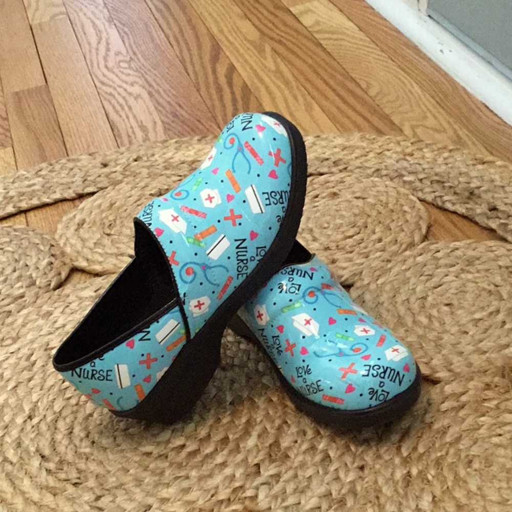 Women’s “love a nurse” clogs